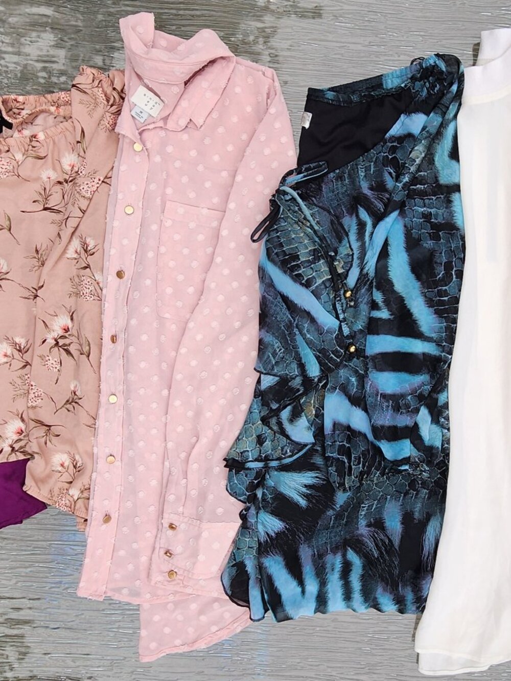 Qty.6 Women's Medium Blouses